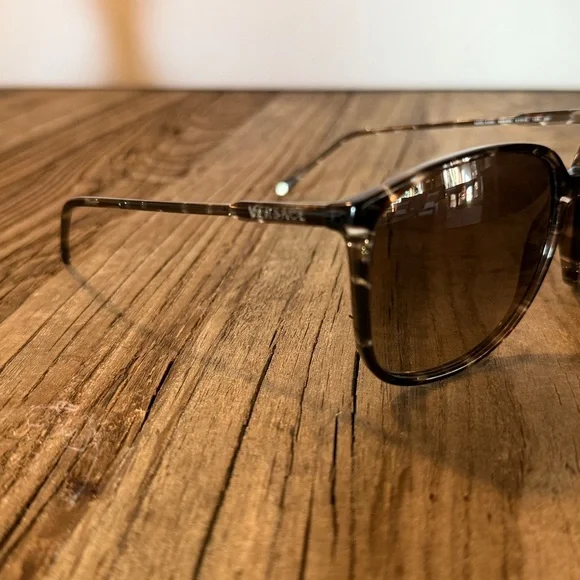 Versace VE4220 Sunglasses – Grey Tortoise Frame / Brown Gradient Lenses w/ Case - Picture 4 of 8
